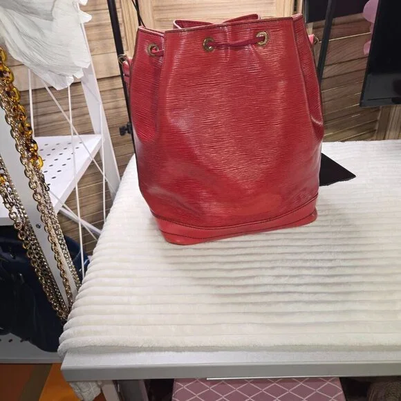 *Authentic* Louis Vuitton Epi Noe with matching wallet - Picture 3 of 16